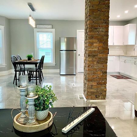The Oakwood Cottage- With Private Yard & Parking, Minutes From Falls & Casino By Niagara Hospitality Niagara Falls Luaran gambar