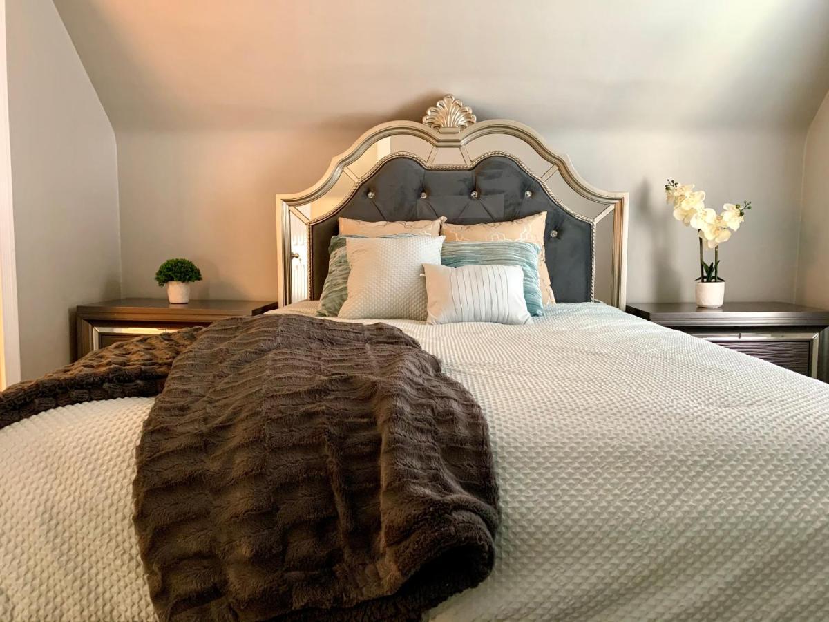 The Oakwood Cottage- With Private Yard & Parking, Minutes From Falls & Casino By Niagara Hospitality Niagara Falls Luaran gambar