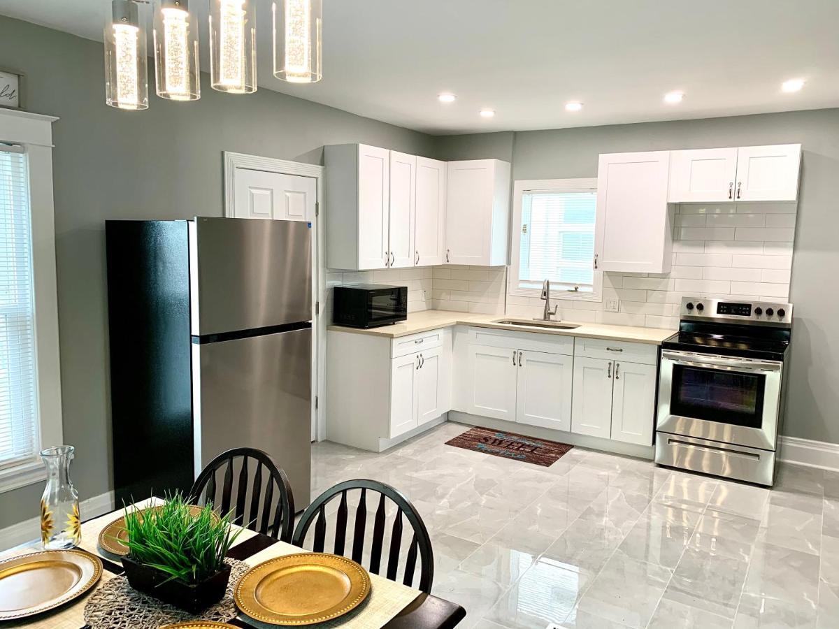 The Oakwood Cottage- With Private Yard & Parking, Minutes From Falls & Casino By Niagara Hospitality Niagara Falls Luaran gambar