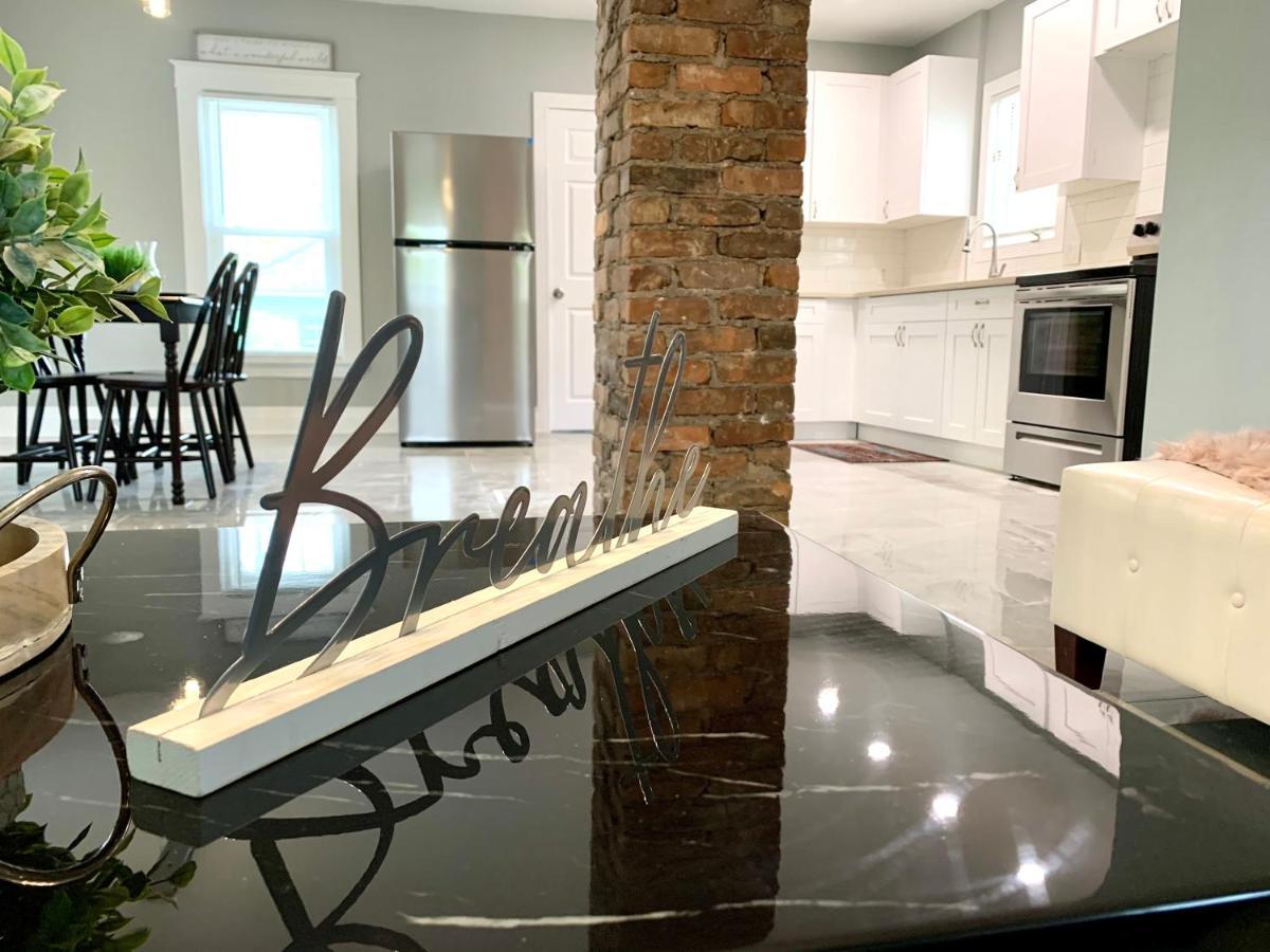 The Oakwood Cottage- With Private Yard & Parking, Minutes From Falls & Casino By Niagara Hospitality Niagara Falls Luaran gambar