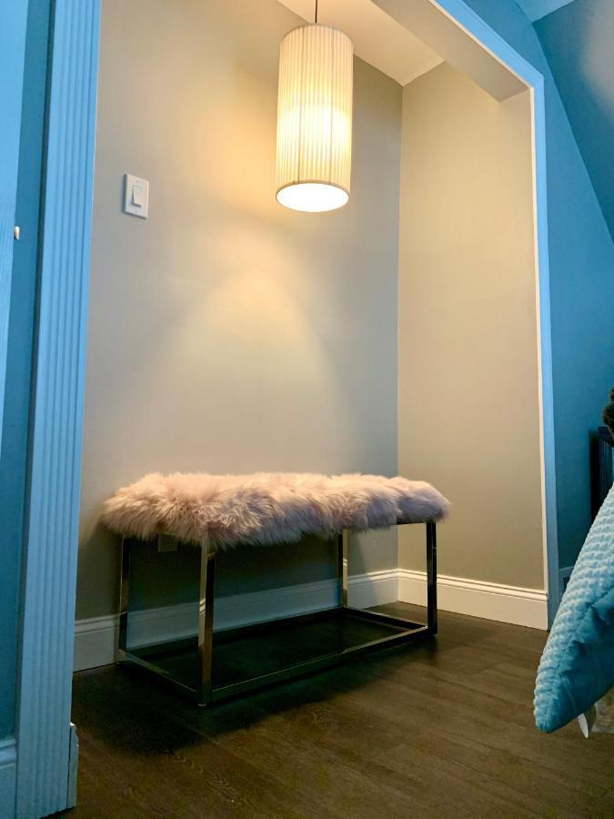 The Oakwood Cottage- With Private Yard & Parking, Minutes From Falls & Casino By Niagara Hospitality Niagara Falls Luaran gambar