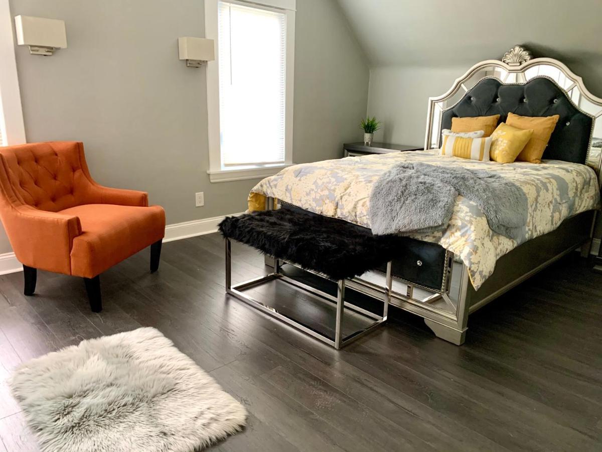 The Oakwood Cottage- With Private Yard & Parking, Minutes From Falls & Casino By Niagara Hospitality Niagara Falls Luaran gambar