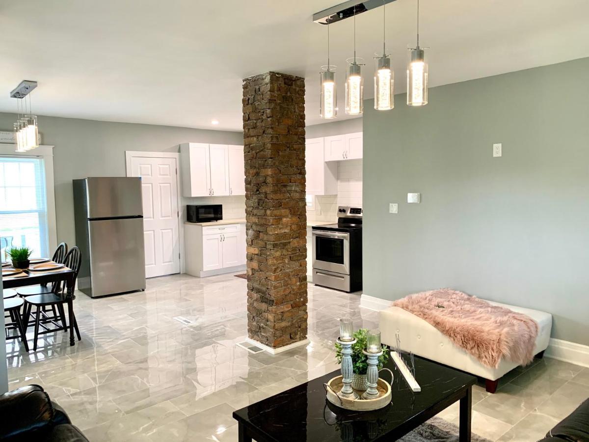 The Oakwood Cottage- With Private Yard & Parking, Minutes From Falls & Casino By Niagara Hospitality Niagara Falls Luaran gambar