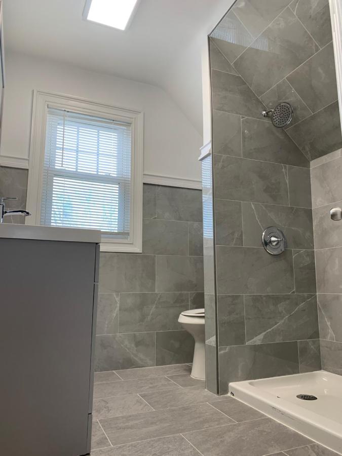 The Oakwood Cottage- With Private Yard & Parking, Minutes From Falls & Casino By Niagara Hospitality Niagara Falls Luaran gambar